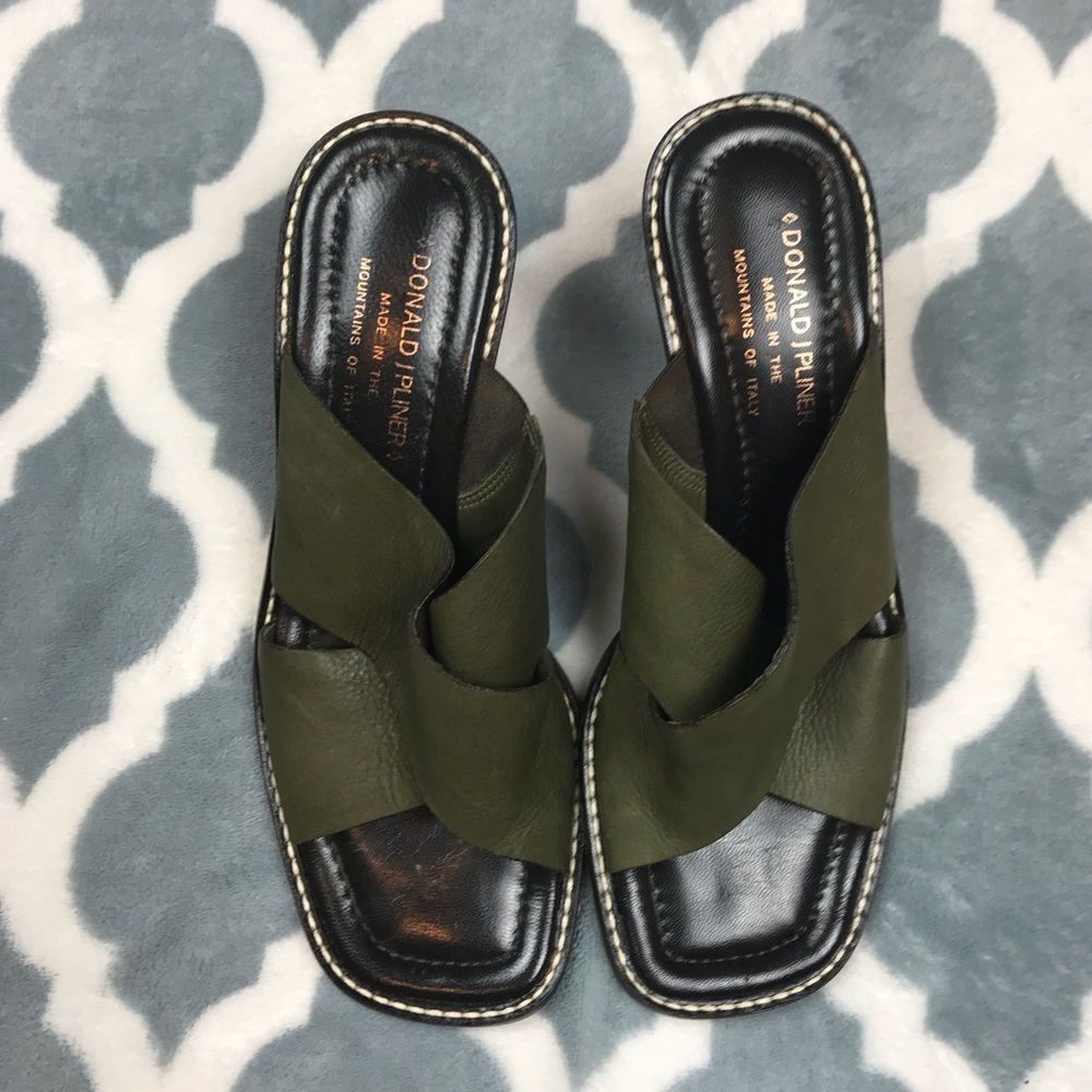 DONALD J PLINER Criss Cross Viky Sandal 👡